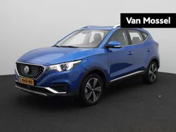 Blauw, metallic lak Gebruikt 2021 MG ZS Luxury Sedan | € 16.995 (Eerlijke prijs)