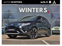 Zwart, metallic lak Gebruikt 2017 Mitsubishi Outlander Instyle SUV | € 22.245 (Iets duurder)