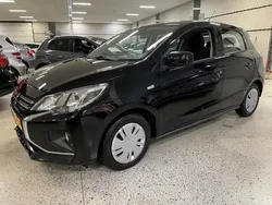 Zwart, metallic lak Gebruikt 2020 Mitsubishi Space Star Hatchback | € 9.250 (Eerlijke prijs)