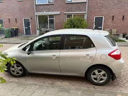 Zilver Gebruikt 2011 Toyota Auris Hybrid Hatchback | € 6.700 (Eerlijke prijs)