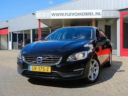 Zwart Gebruikt 2015 Volvo V60 Momentum Stationwagen | € 16.450 (Eerlijke prijs)