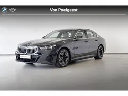 Sophistograu brillianteffect metallic (donker grijs metallic) Gebruikt 2024 BMW 530e M Sport Sedan | € 63.895