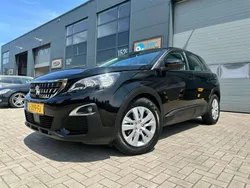Zwart Gebruikt 2017 Peugeot 3008 Access MPV | € 13.500 (Iets duurder)