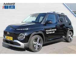 Abyss black pearl mica (zwart metallic) Gebruikt 2025 Hyundai Inster Hatchback | € 26.945 (Eerlijke prijs)