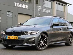 Grijs, metallic lak Gebruikt 2021 BMW 318 Executive Stationwagen | € 35.500 (Duur)