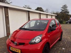 Rood Gebruikt 2009 Toyota Aygo Hatchback | € 2.700 (Eerlijke prijs)
