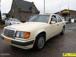 Geel Gebruikt 1991 Mercedes 200 Sedan | € 1.850