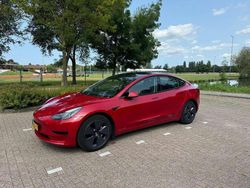 Rood Gebruikt 2022 Tesla Model 3 Standard Range Plus Sedan | € 27.000