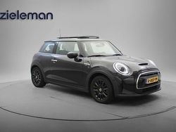 Zwart Gebruikt 2022 Mini Cooper Essential Hatchback | € 18.845 (Eerlijke prijs)