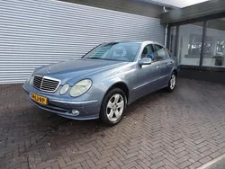 Blauw Gebruikt 2003 Mercedes E220 Avantgarde Sedan | € 1.385 (Goede deal)