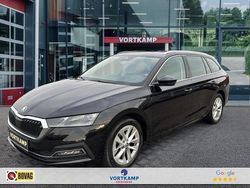 Zwart Gebruikt 2022 Skoda Octavia Style Stationwagen | € 23.950 (Eerlijke prijs)