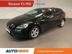 Zwart, metallic lak Gebruikt 2018 Volvo V40 Kinetic Stationwagen | € 14.749 (Goede deal)