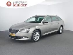 Beige, metallic lak Gebruikt 2017 Skoda Superb Business Line Stationwagen | € 20.945 (Eerlijke prijs)