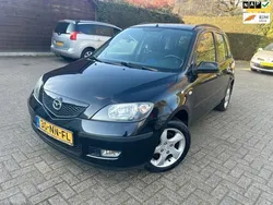 Zwart, metallic lak Gebruikt 2004 Mazda 2 Touring MPV | € 1.750 (Eerlijke prijs)