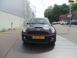Zwart, metallic lak Gebruikt 2010 Mini Cooper S Chili Hatchback | € 7.249 (Eerlijke prijs)