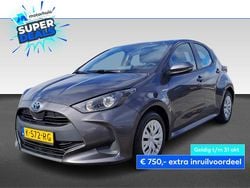 Grijs Gebruikt 2021 Toyota Yaris Hybrid Active Hatchback | € 17.940 (Eerlijke prijs)