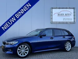 Blauw, metallic lak Gebruikt 2020 BMW 318 Executive Stationwagen | € 22.495 (Eerlijke prijs)