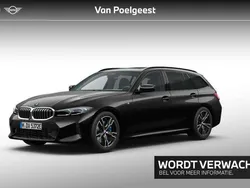 Black sapphire metallic (zwart metallic) Gebruikt 2024 BMW 330e Comfort Edition Stationwagen | € 59.900 (Eerlijke prijs)