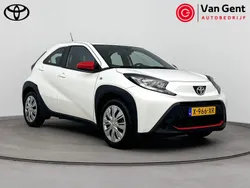 Wit Gebruikt 2024 Toyota Aygo Play Hatchback | € 19.999 (Eerlijke prijs)