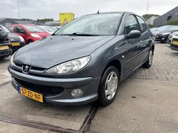 Grijs Gebruikt 2008 Peugeot 206 Forever Hatchback | € 2.450 (Eerlijke prijs)