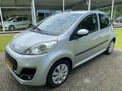 Grijs, metallic lak Gebruikt 2012 Peugeot 107 Active Hatchback | € 4.400 (Eerlijke prijs)