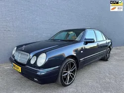 Zwart, metallic lak Gebruikt 1996 Mercedes E280 Classic Sedan | € 3.495