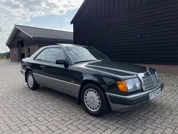 Zwart Gebruikt 1988 Mercedes 200 | € 12.900