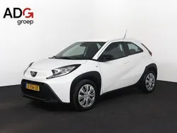 Wit Gebruikt 2024 Toyota Aygo Play Hatchback | € 17.400 (Eerlijke prijs)