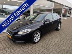 Zwart Gebruikt 2016 Volvo V40 Momentum Stationwagen | € 10.950 (Eerlijke prijs)
