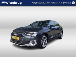 Grijs, metallic lak Gebruikt 2021 Audi A3 Edition .1 Sedan | € 32.450 (Eerlijke prijs)