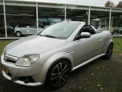 Grijs, metallic lak Gebruikt 2004 Opel Tigra Cosmo Cabriolet | € 6.950