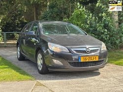 Zwart Gebruikt 2012 Opel Astra Cosmo Stationwagen | € 3.750 (Eerlijke prijs)
