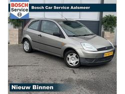 Grijs Gebruikt 2003 Ford Fiesta Celebration Hatchback | € 750 (Eerlijke prijs)