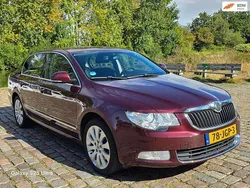 Rood Gebruikt 2009 Skoda Superb Elegance Hatchback | € 6.999 (Eerlijke prijs)