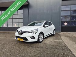 Wit Gebruikt 2021 Renault Clio V Intens Hatchback | € 11.999 (Eerlijke prijs)