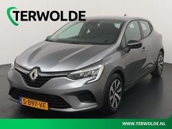 Grijs Gebruikt 2023 Renault Clio V Equilibre Hatchback | € 15.945 (Eerlijke prijs)
