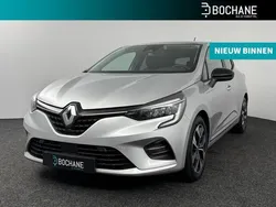 Gris platine (d69) Gebruikt 2023 Renault Clio V Evolution Hatchback | € 16.900 (Eerlijke prijs)
