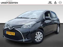 Zwart Gebruikt 2015 Toyota Yaris Hatchback | € 8.930 (Eerlijke prijs)