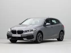 Grijs Gebruikt 2023 BMW 118 Sport Line Hatchback | € 26.950 (Goede deal)
