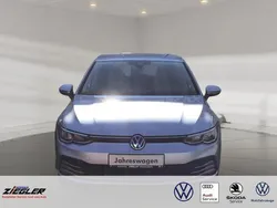 Zilver Gebruikt 2021 VW Golf VIII United Sedan | € 25.619 (Eerlijke prijs)