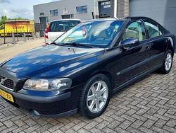 Zwart, metallic lak Gebruikt 2002 Volvo S60 Sedan | € 2.150 (Eerlijke prijs)