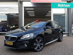 Zwart Gebruikt 2013 Volvo V40 CC Summum Stationwagen | € 11.290 (Eerlijke prijs)