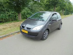 Grijs, metallic lak Gebruikt 2005 Mitsubishi Colt Inform Hatchback | € 1.595 (Eerlijke prijs)