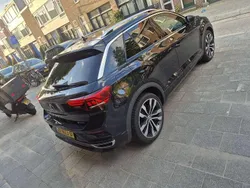Zwart Gebruikt 2019 VW T-Roc R-line SUV | € 25.000 (Goede deal)