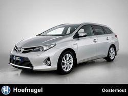 Grijs (metallic) Gebruikt 2015 Toyota Auris Touring Sports Stationwagen | € 14.350 (Eerlijke prijs)