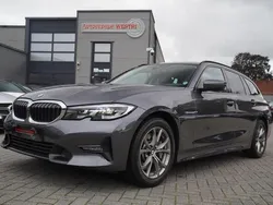 Grijs, metallic lak Gebruikt 2019 BMW 330 Executive Stationwagen | € 21.950 (Eerlijke prijs)
