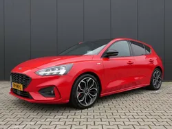 Rood Gebruikt 2018 Ford Focus ST-Line Hatchback | € 16.940 (Duur)