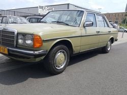 Groen Gebruikt 1984 Mercedes 200 Sedan | € 5.500