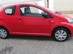 Rood Gebruikt 2006 Toyota Aygo Hatchback | € 2.750 (Eerlijke prijs)