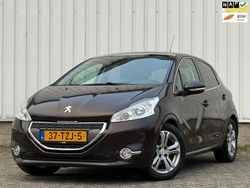 Rood (metallic) Gebruikt 2012 Peugeot 208 Allure Hatchback | € 6.449 (Goede deal)